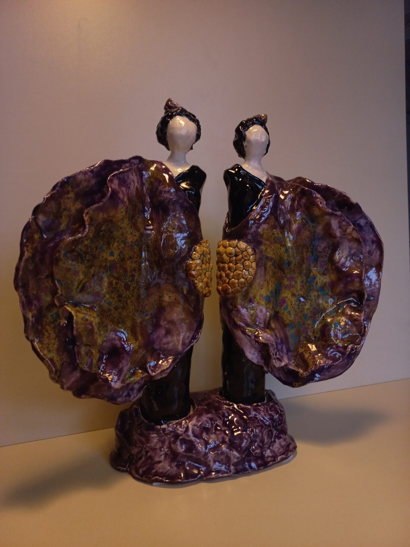 Pleuni Bruinsma keramiek danseres in violet