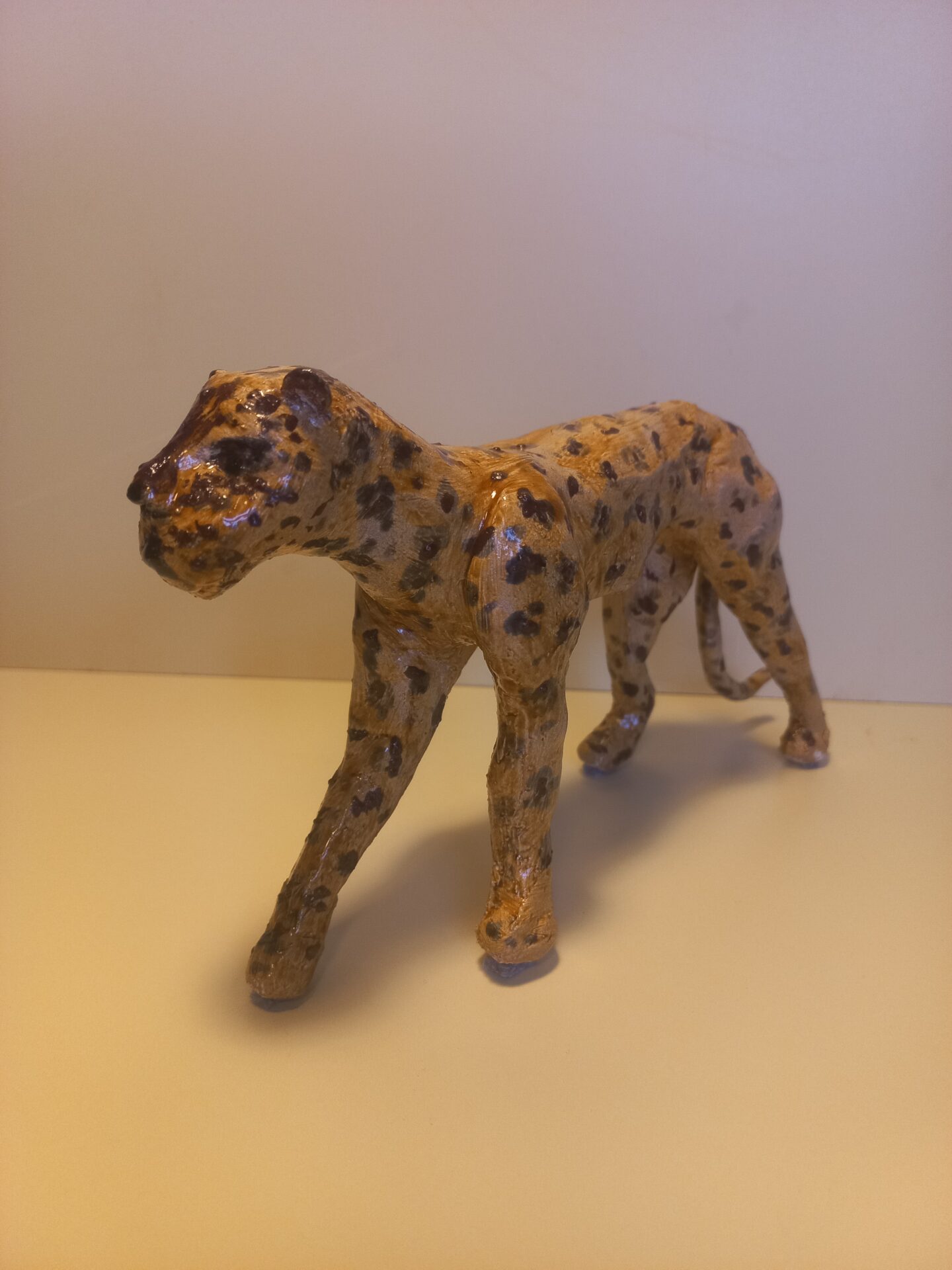 Pleuni Bruinsma keramiek danseres in violet